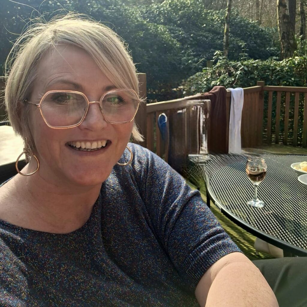 Profile photo of Liz Thwaite